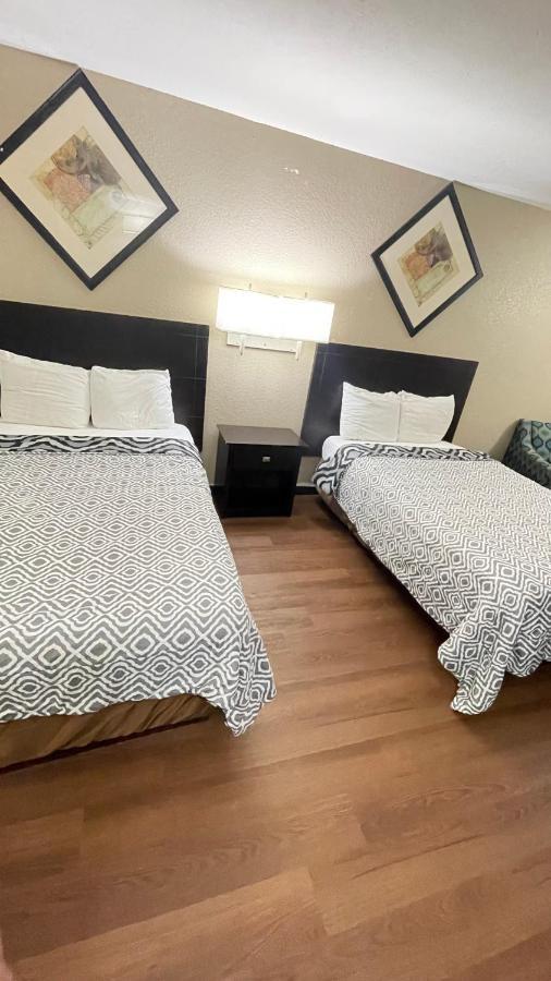 Motel And Pinckneyville