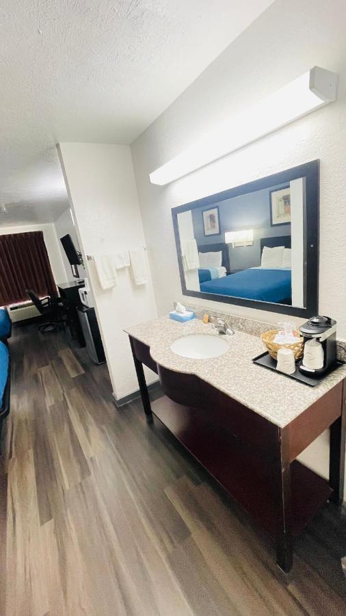 Motel And 2*